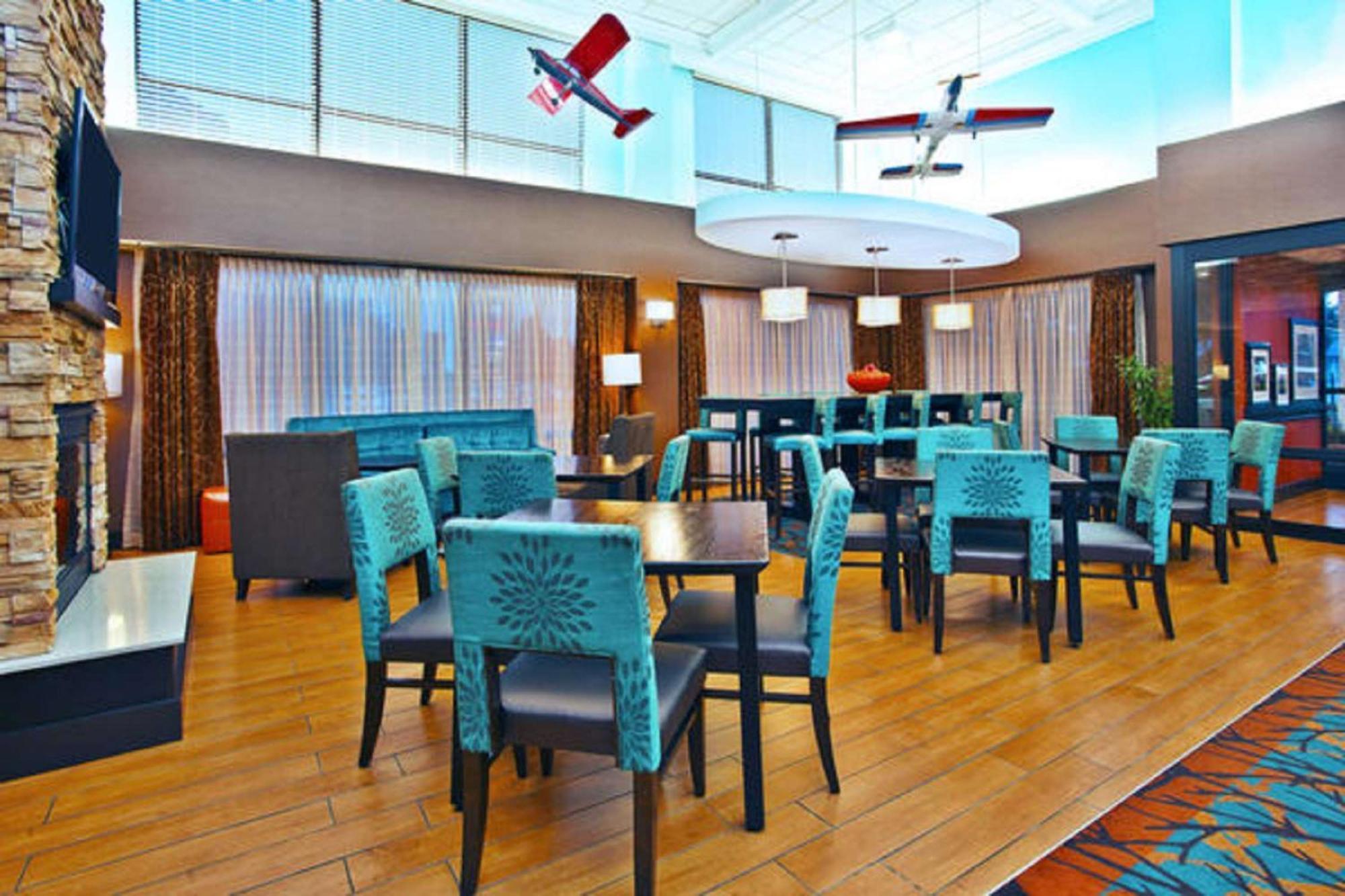 Hampton Inn Chicago-Midway Airport Bedford Park Exterior photo